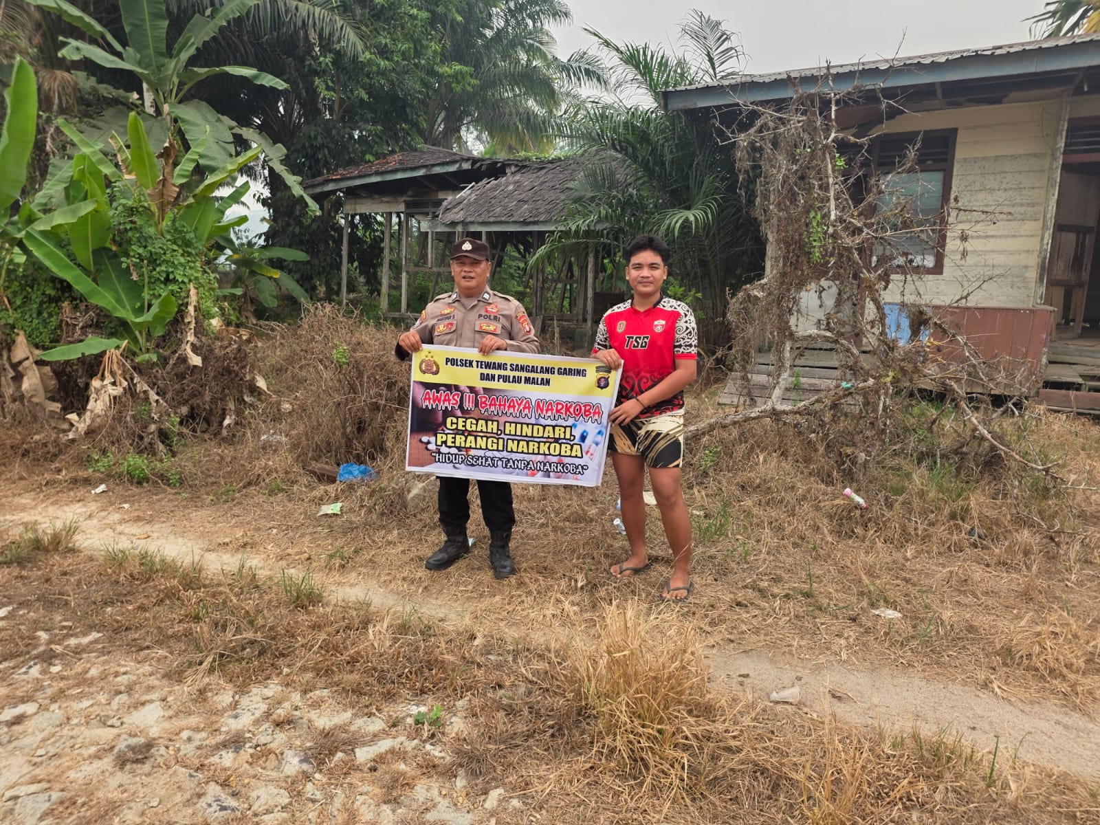 ‎Melalui Media Spanduk, Polsek Tewang Sangalang Garing dan Pulau Malan Imbau Warga Tidak Terjerumus  Penyalahgunaan Narkoba.