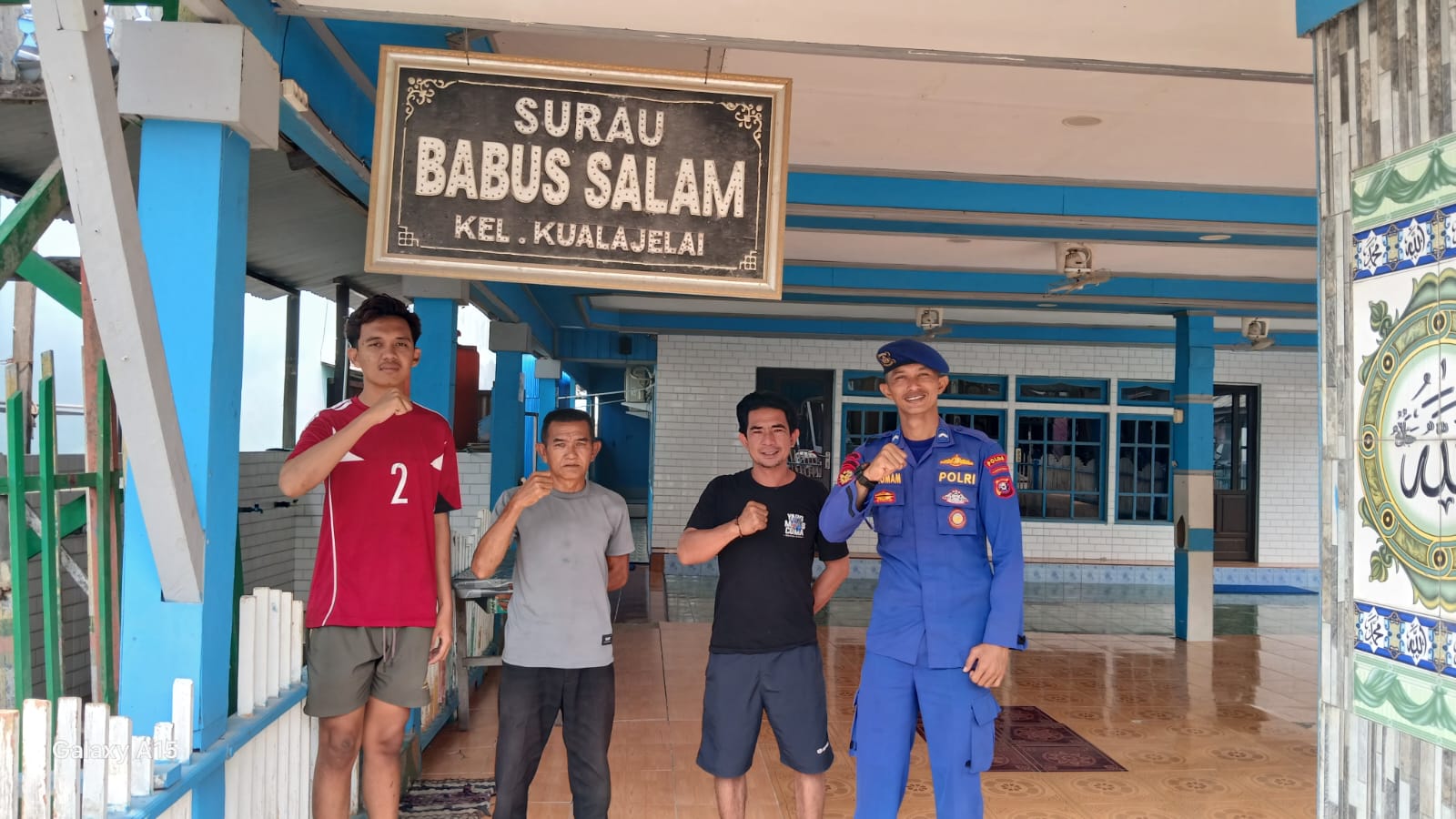 Indonesia Asri, Ditpolairud Polda Kalteng Bersama Pemuda Jelai Bersihkan Rumah Ibadah